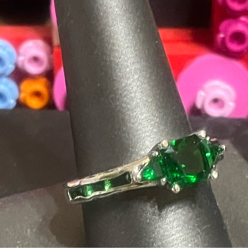 Modern Green Cocktail Ring - Picture 2 of 14
